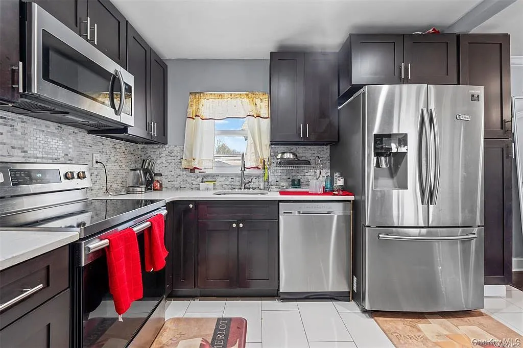 3 bed, 1.0 bath, 1422 sqft, $3,500 — Photo 4