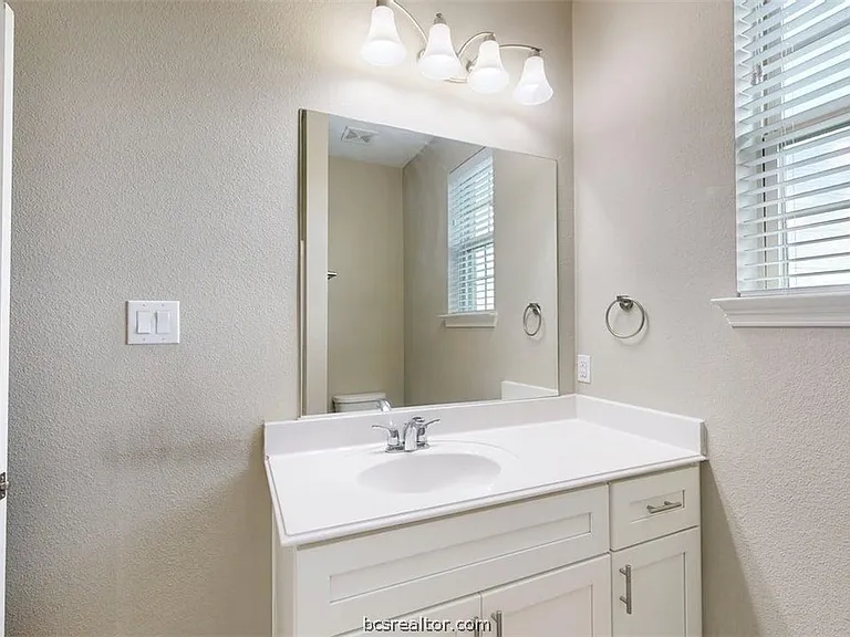 2027 Harvey Mitchell Pkwy S — Photo 32