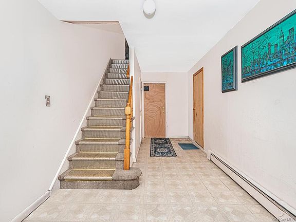 2nd image of 1272 Metcalf Ave