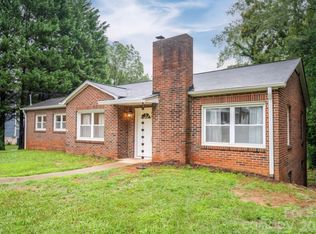 727 3rd Ave NW, Hickory, NC 28601