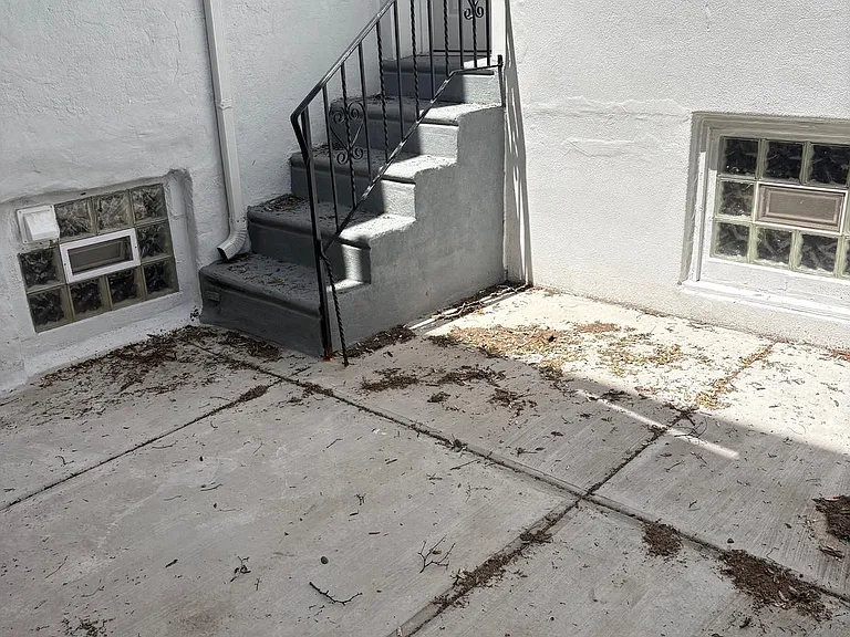 2209 W Toronto St — Photo 16