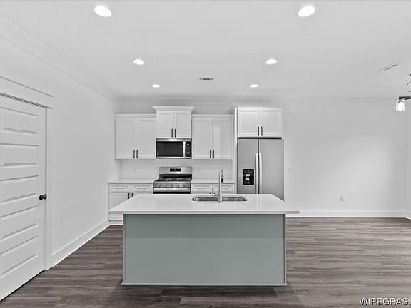 5th image of 213 Oxford St