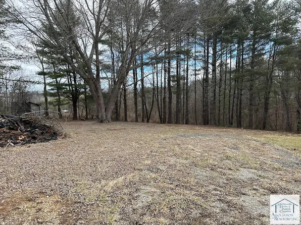 1051 Christiansburg Pike NE, Floyd, VA 24091