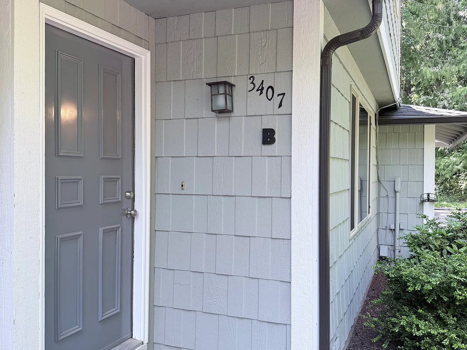 2 bed, 1.5 bath, 1369 sqft, $2,570 — Photo 3
