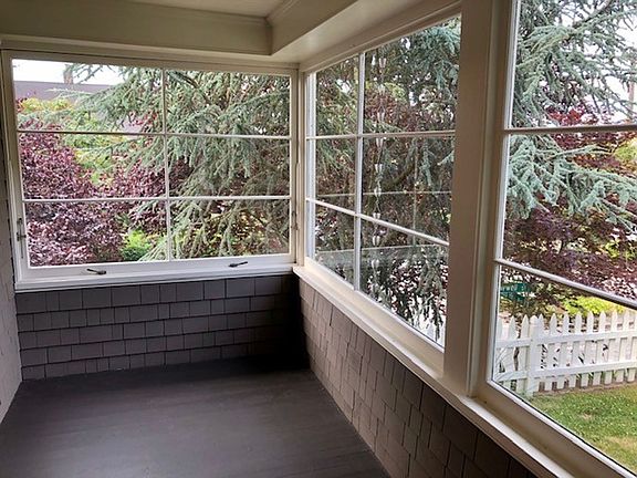 3rd image of 2635 Nob Hill Ave N