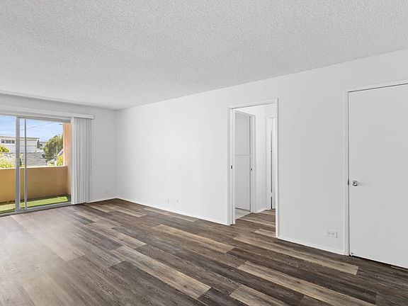 4th image of 11677-11683 Goshen Ave #206