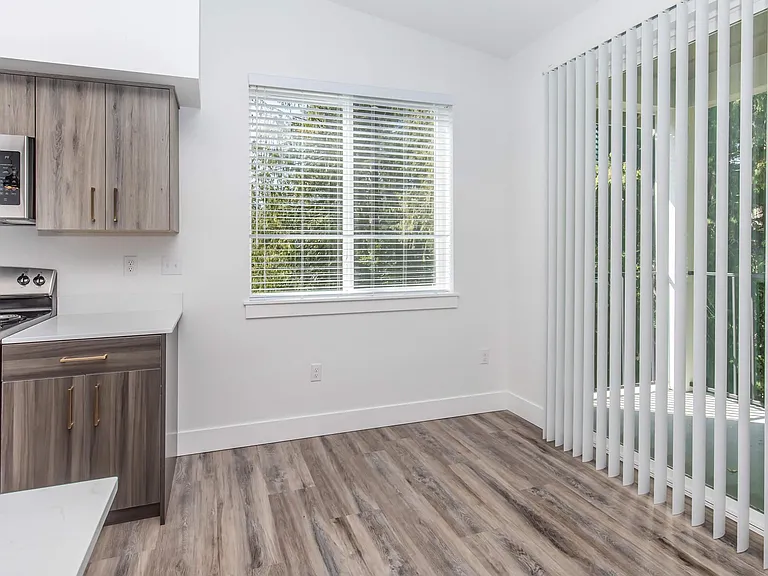 Lakeview Apartments — Photo 44