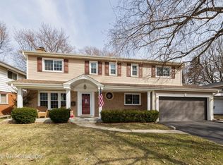 809 S Main St, Mount Prospect, IL 60056