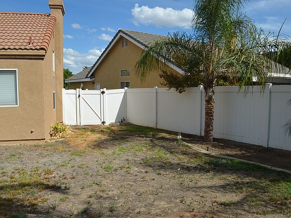 5th image of 16479 Abedul St