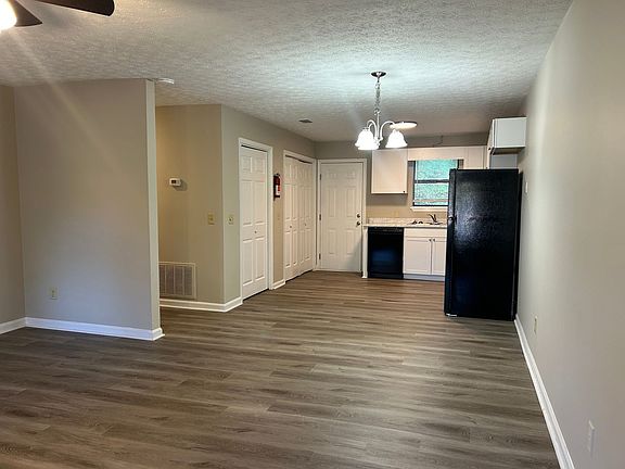 3rd image of 104 Vintage Ct #106