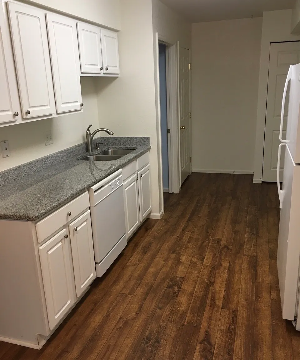 3 bed, 1428 sqft, $2,550 — Photo 3