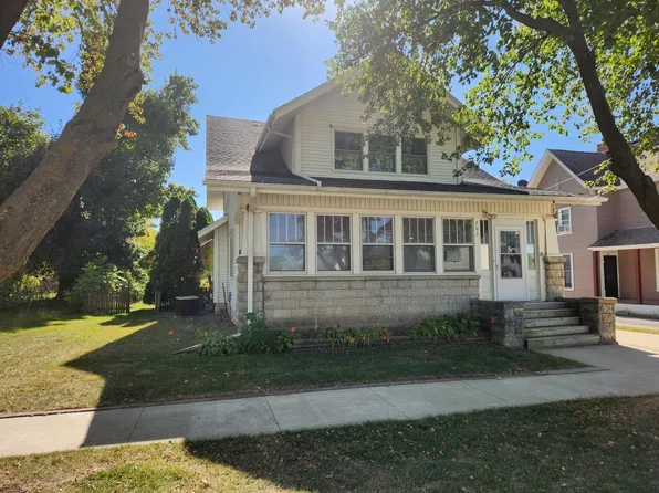 203 W Broadway St, Stanwood, IA 52337