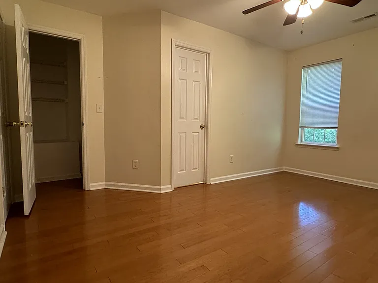 4404 McClelland Dr — Photo 16