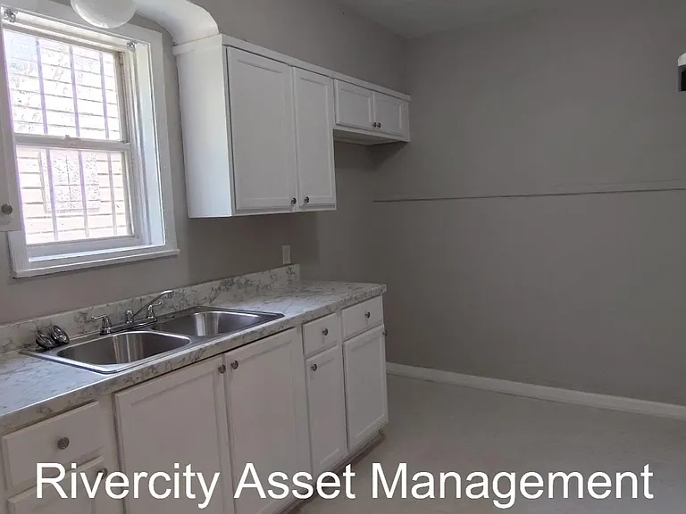 2386 Larose Ave — Photo 4