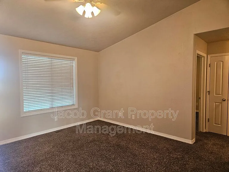 3030 Golden Rod Dr — Photo 3