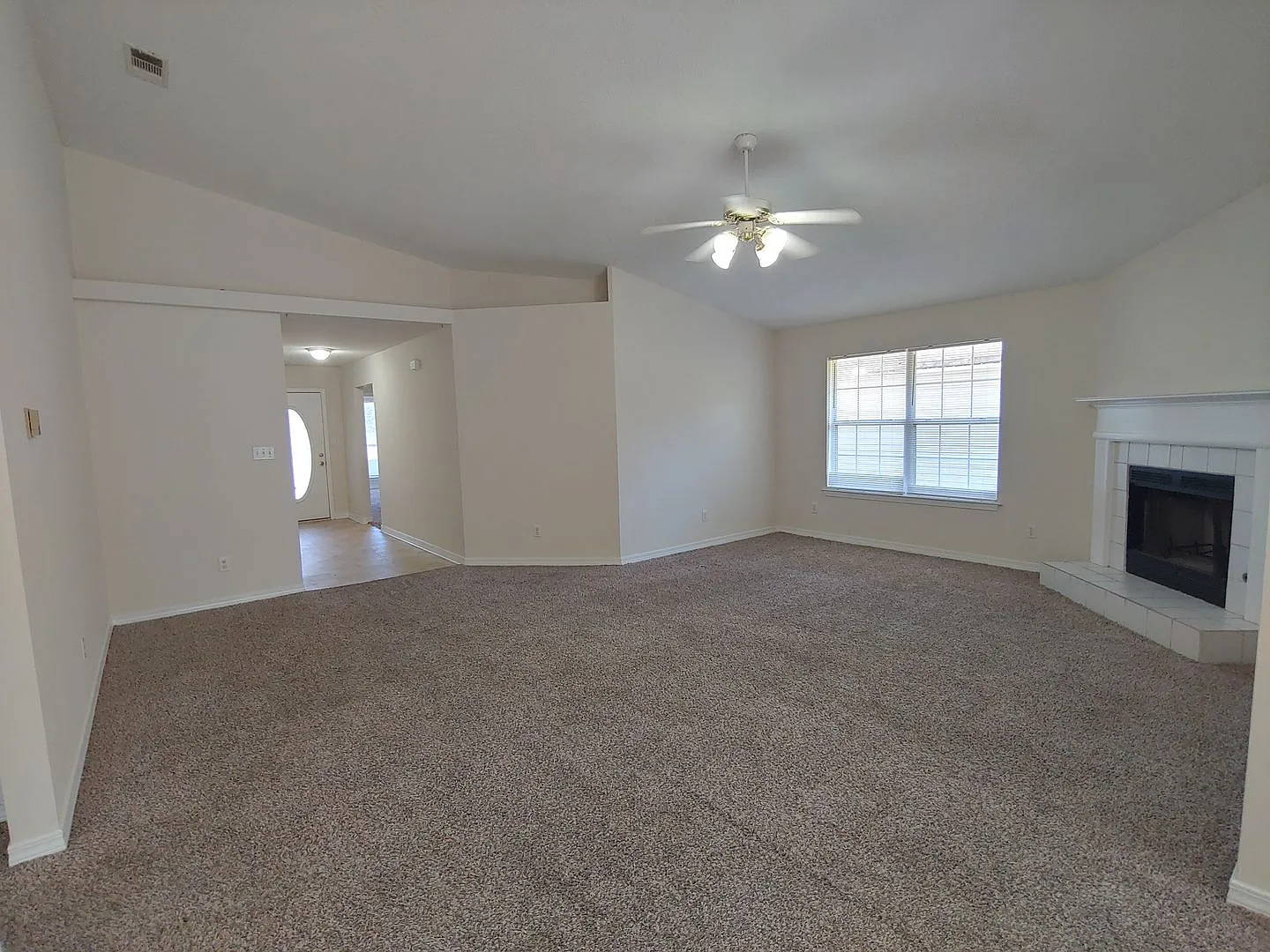 Recently remodeled 3BR/2BA with fenced yard — Photo 4
