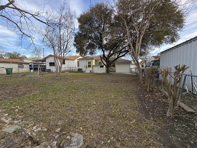 809 Elmwood Dr — Photo 11