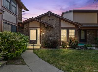 24850 Chalk Farm Rd W, Warren, MI 48091