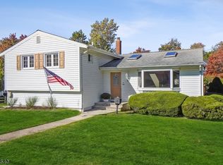 8 Mountain Way, Cedar Grove, NJ 07009