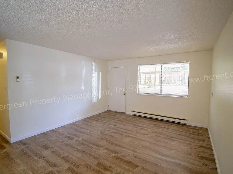 1244 Maple St — Photo 5