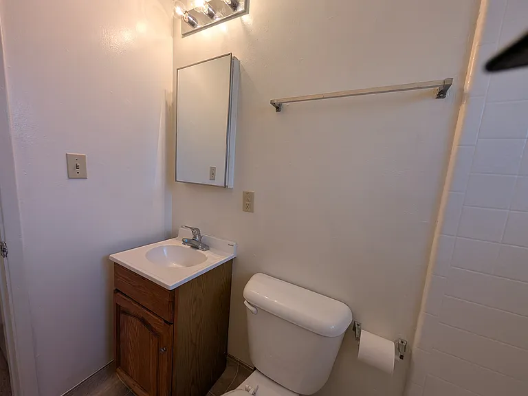Another view of the bathroom