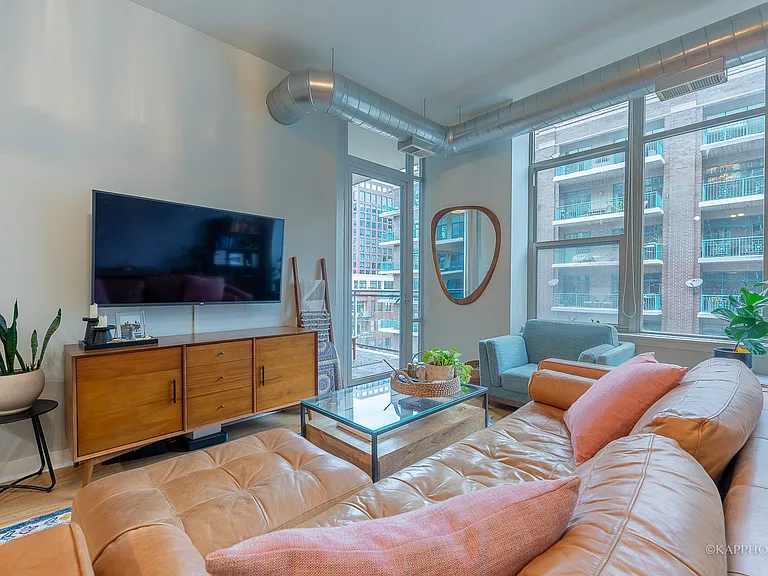 901 W Madison St #614 — Photo 2
