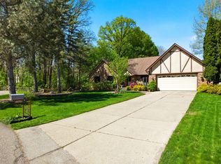 48797 Lansdowne Ct, Shelby Township, MI 48317