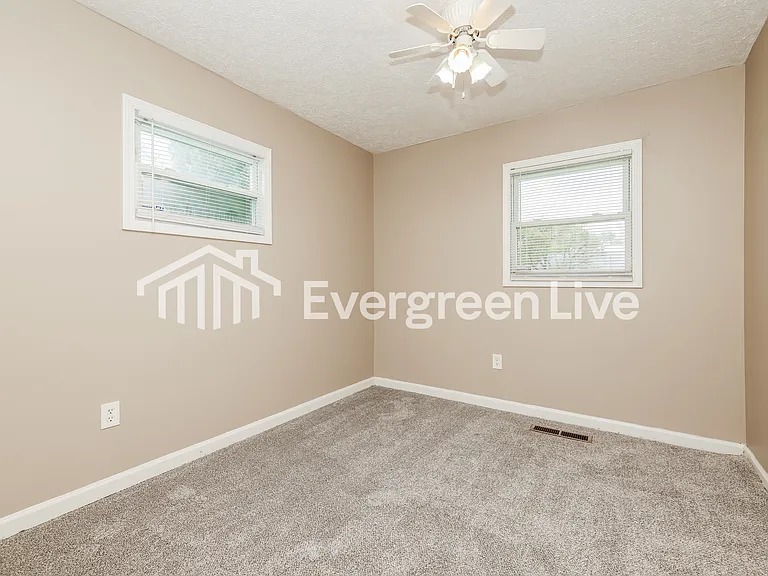 605 Mead Ln — Photo 9