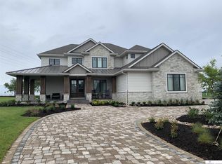 19202 Grande Ave Cir, Elkhorn, NE 68022