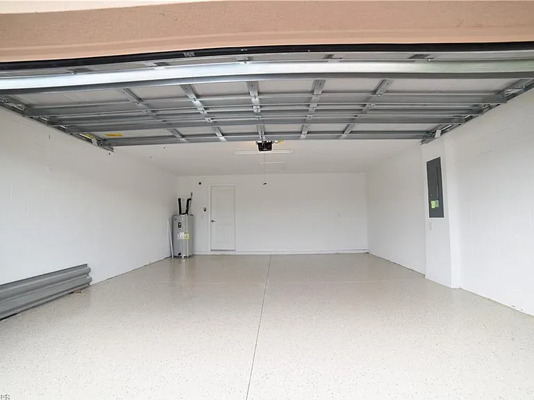 2665 Vine Ave — Photo 18