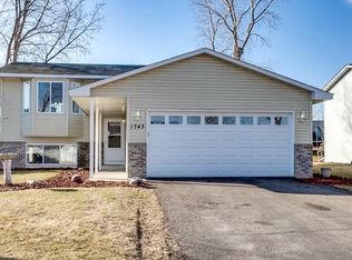 1743 Sage Ln, Shakopee, MN 55379
