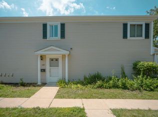 1137 Cove Dr #156, Prospect Heights, IL 60070