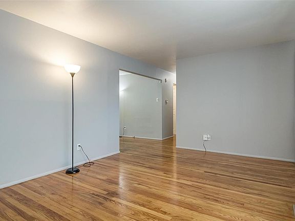 5th image of 945 Campion Ln