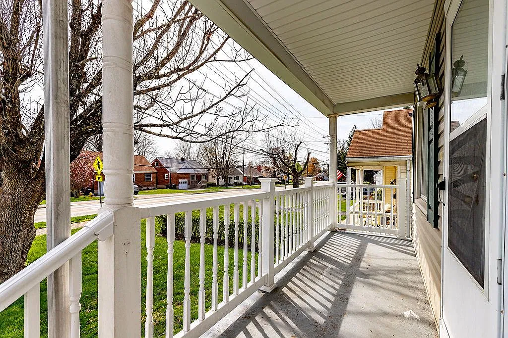 3 bed, 1200 sqft, $2,000 — Photo 2