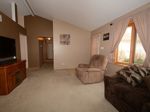 4th image of 1610 Cumberland Dr