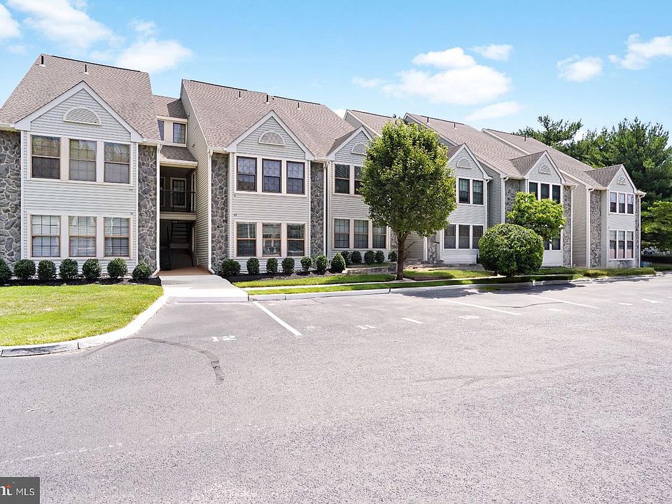 1st image of 69 Bridgewater Dr