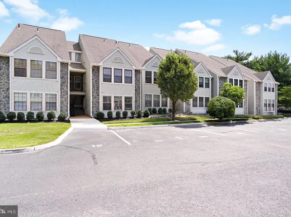 69 Bridgewater Dr, Marlton, NJ 08053