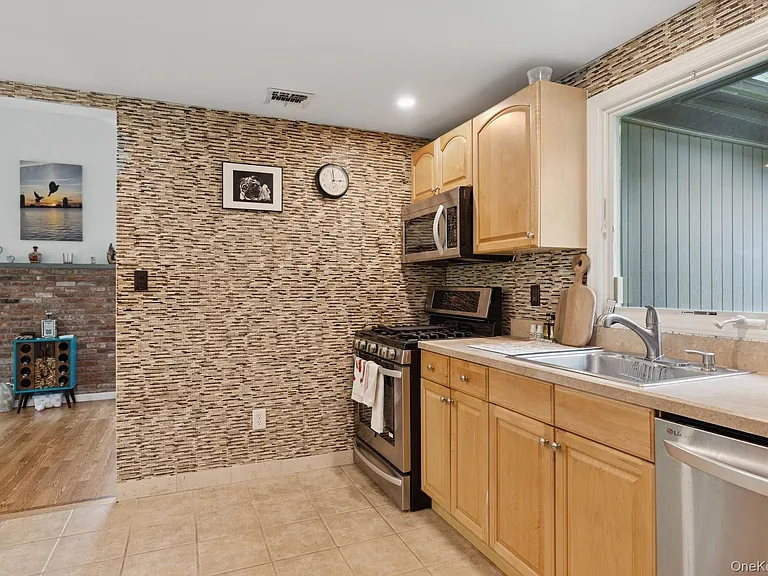 27 Atlantic Ave — Photo 10