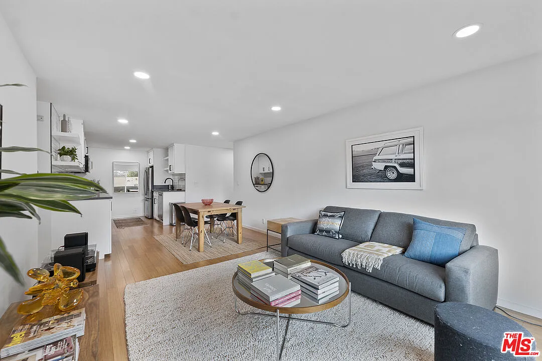 3 bed, 2.0 bath, 1140 sqft, $5,100 — Photo 4