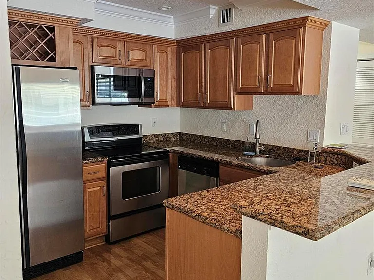 151 NE 16th Ave #162 — Photo 13