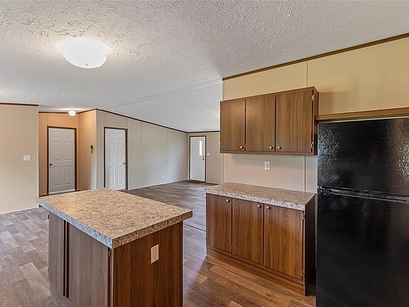3rd image of 125 Driftwood Ln