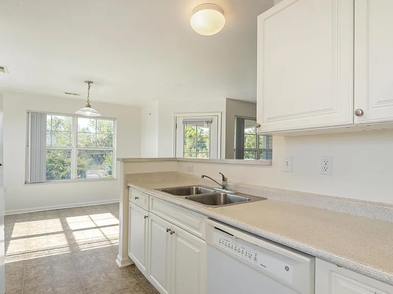 Preston Pointe at Brownstown — Photo 14