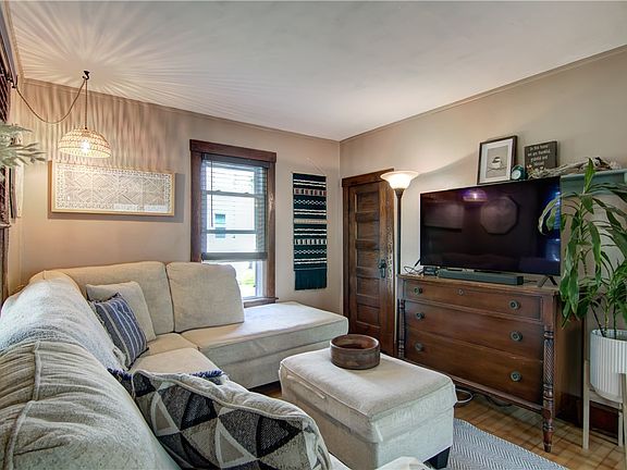 3rd image of 818 Maple Street