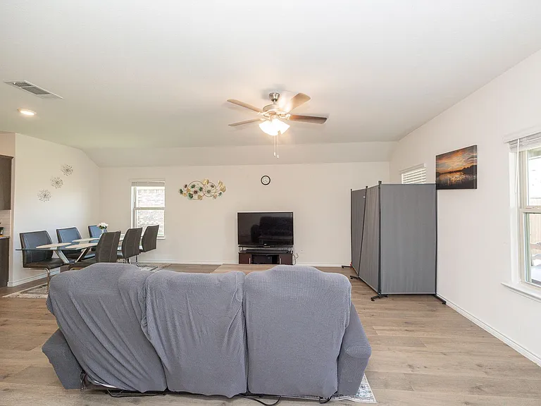 1205 Colonial Bluff Ln — Photo 9