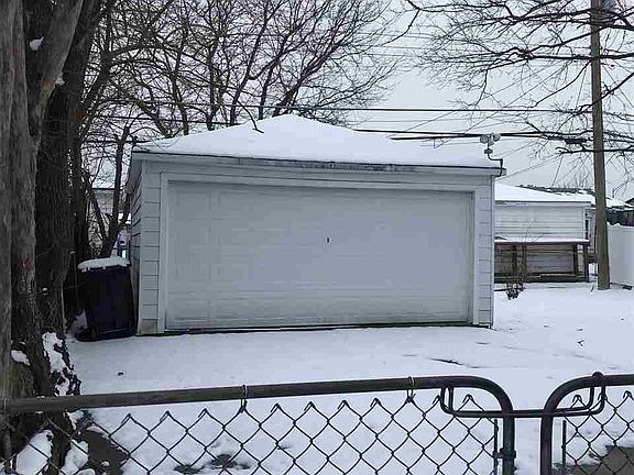 3rd image of 31631 Lonnie Blvd