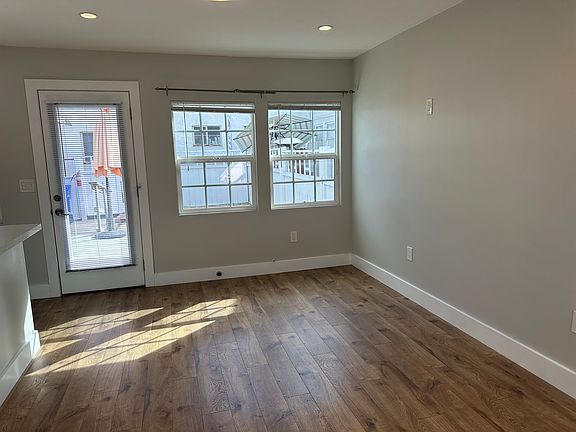 4th image of 4550 42nd St #B
