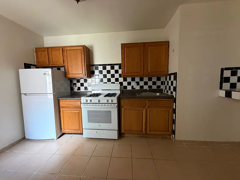1365 Sheridan Ave #4B — Photo 6