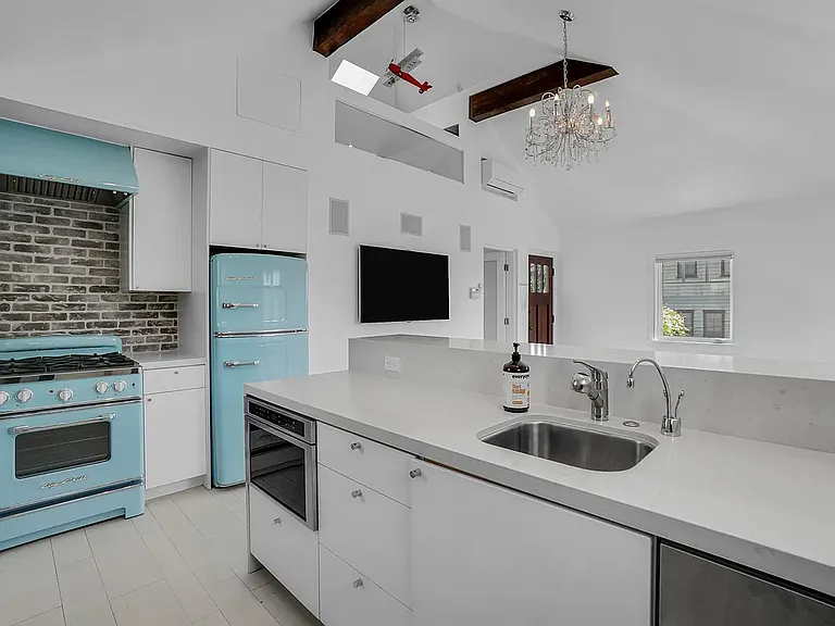44 Sunset Ave — Photo 46