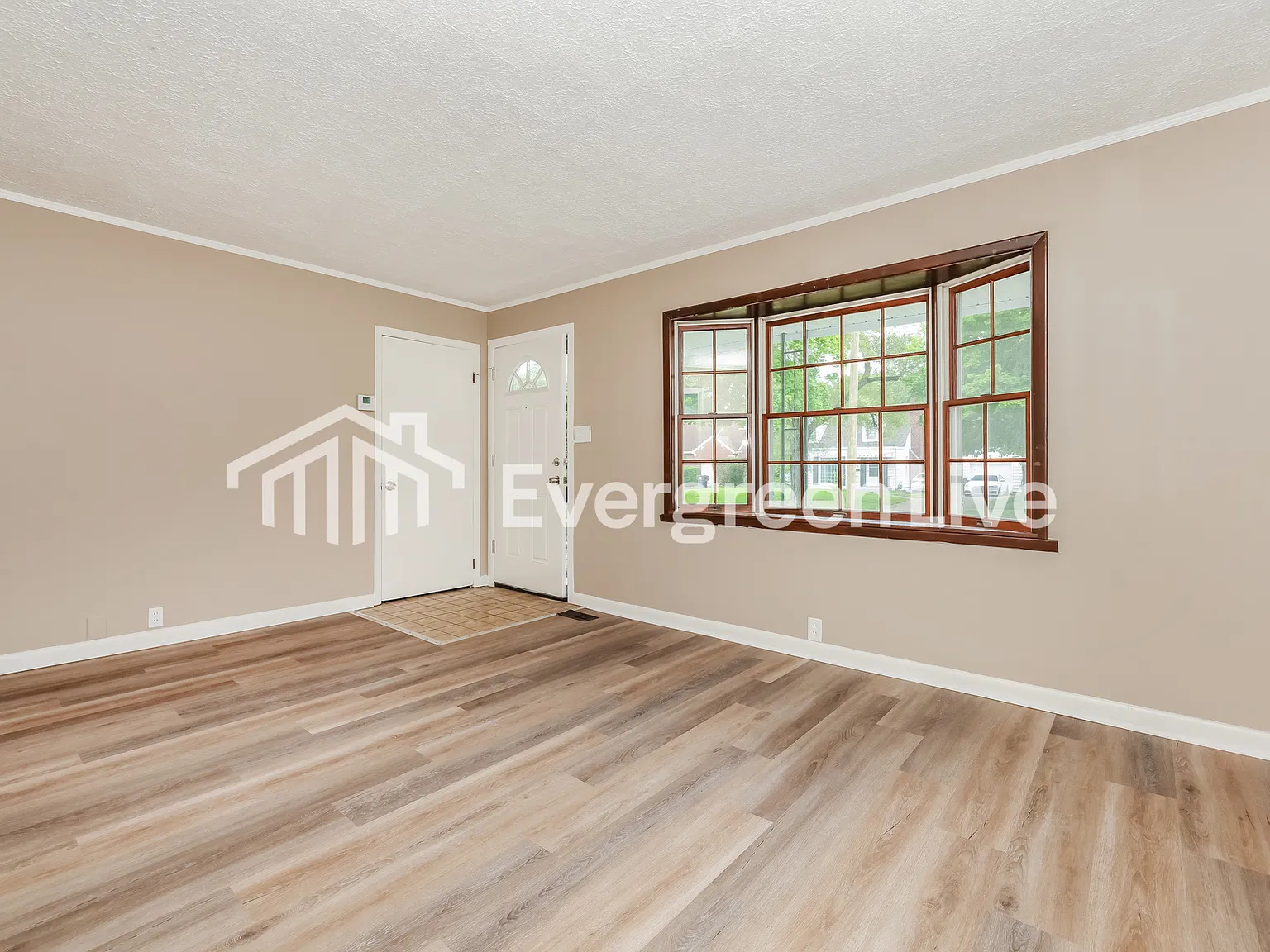 3 bed, 1.0 bath, 1030 sqft, $1,345 — Photo 4