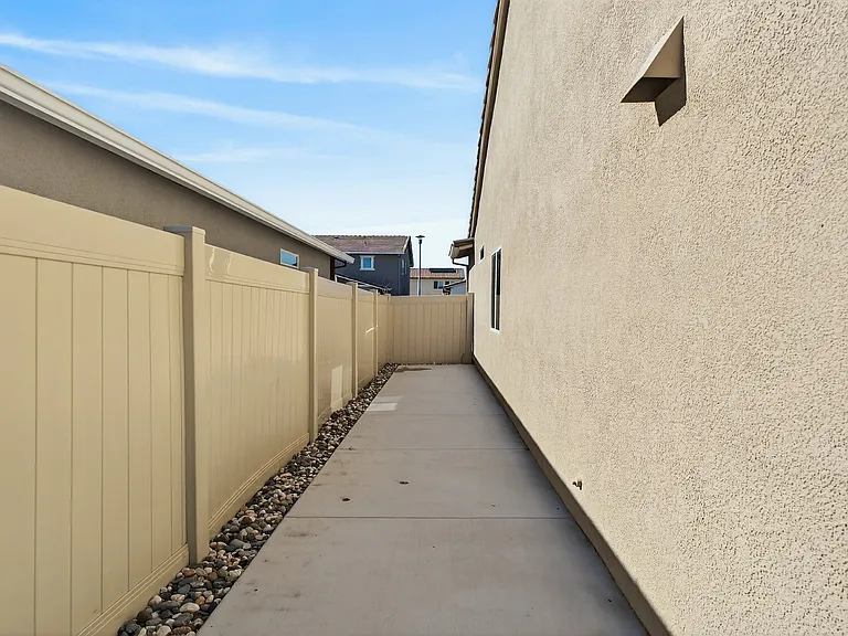 8825 Stratham Way — Photo 35